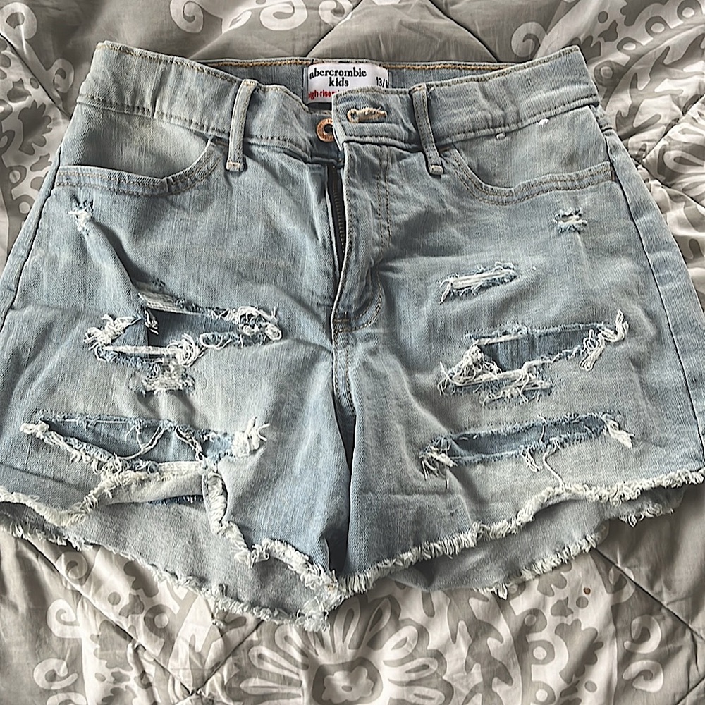 Girls Abercrombie & fitch kids shorts. Worn a few times.